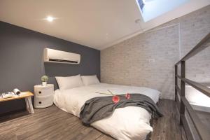 Ένα ή περισσότερα κρεβάτια σε δωμάτιο στο Cozy Guesthouse +17 φωτογραφίες