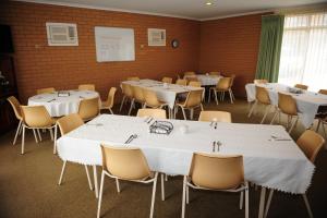 A restaurant or other place to eat at Mildura Plaza Motor Inn