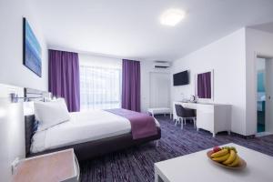 Ένα ή περισσότερα κρεβάτια σε δωμάτιο στο Hotel Meduza Estival +118 φωτογραφίες