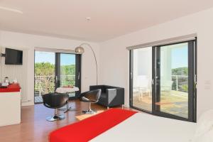 A television and/or entertainment centre at Stay Michelangelo Jesolo Only Adults