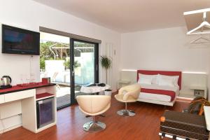 A television and/or entertainment centre at Stay Michelangelo Jesolo Only Adults