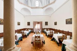 Restaurace v ubytování Monasterio De Piedra