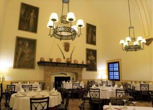 Restaurace v ubytování Monasterio De Piedra