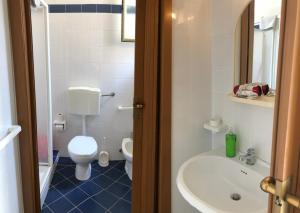 Kúpeľňa v ubytovaní Villa Gelvi + 37 fotografií