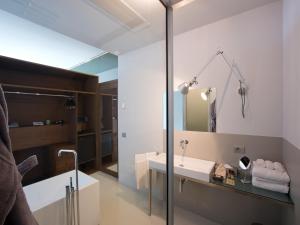 Ένα μπάνιο στο Antonello Colonna Resort & Spa