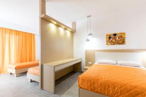 Postel nebo postele na pokoji v ubytování Ekaterini Hotel