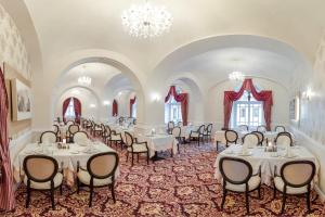 Restoran või mõni muu söögikoht majutusasutuses Hotel Kristály Imperial