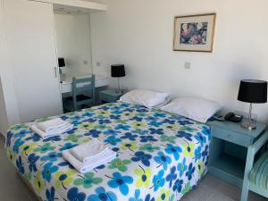 Postel nebo postele na pokoji v ubytování Axiothea Hotel