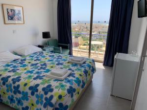Postel nebo postele na pokoji v ubytování Axiothea Hotel
