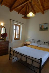Ένα ή περισσότερα κρεβάτια σε δωμάτιο στο Mouses Apartments-Kardamyli