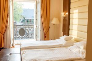 Voodi või voodid majutusasutuse Hotel Kristály Imperial toas