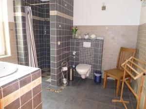Ένα μπάνιο στο Ferienwohnung Ostseewald +22 φωτογραφίες