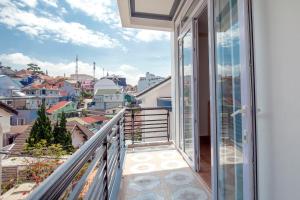 THIEN AN GUEST HOUSE tesisinde bir balkon veya teras