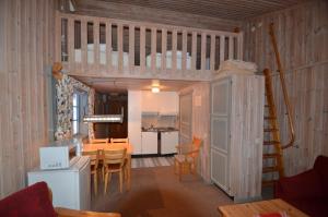a tiny house with a kitchen and a dining room at Dala Wärdshus in Rättvik