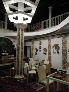 Majoituspaikan Shahriston - Hotel Khiva ravintola tai vastaava paikka