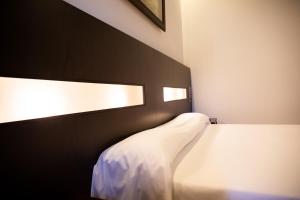 Postel nebo postele na pokoji v ubytování Hotel El Mesón