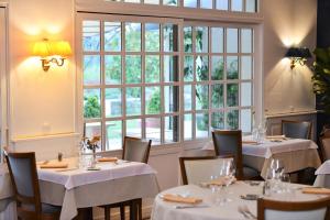 Gallery image of Logis Hôtel Restaurant Le Chêne Vert in Rocher