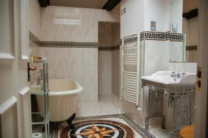 Koupelna v ubytování St Giles House + 129 fotografií