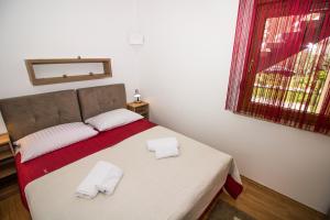 Postel nebo postele na pokoji v ubytování Apartments Magla with Terrace