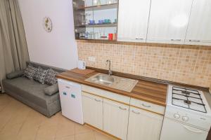 Kuchyň nebo kuchyňský kout v ubytování Apartments Magla with Terrace