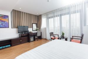 TV a/nebo společenská místnost v ubytování Hotel De La Seine