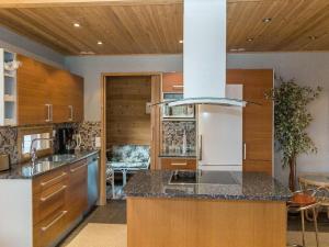 Køkken eller tekøkken på Holiday Home Syvärinkulta a by Interhome