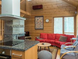 Køkken eller tekøkken på Holiday Home Syvärinkulta a by Interhome