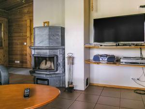 TV a/nebo společenská místnost v ubytování Holiday Home Yläneuvola silta by Interhome
