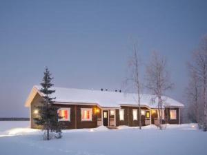 KöngäsにあるHoliday Home Levin revontulitaivas 2 by Interhomeの雪家