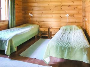Postel nebo postele na pokoji v ubytování Holiday Home Yläneuvola silta by Interhome