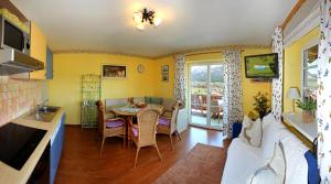 TV a/nebo společenská místnost v ubytování Appartements Kaiserblick