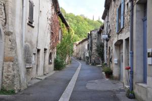 an empty street in an alley between two buildings at la cle des champs in Saou