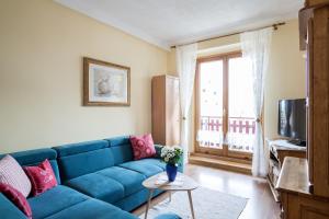 Televízia a/alebo spoločenská miestnosť v ubytovaní ZAKOHOME- Apartamenty Kościelisko Centrum