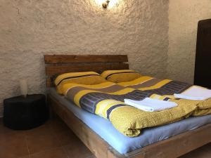 Ein Bett oder Betten in einem Zimmer der Unterkunft Statek u Potoka