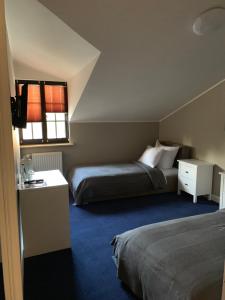 Postel nebo postele na pokoji v ubytování Szafirowy Dwór Hotel & Restauracja