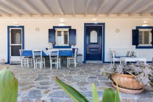 a dining room with a blue table and chairs at BilMar Sea Side in Mármara