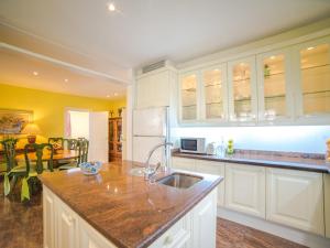 Kuchyň nebo kuchyňský kout v ubytování Villa Villa Can Mandol by Interhome