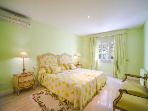 Postel nebo postele na pokoji v ubytování Villa Villa Can Mandol by Interhome