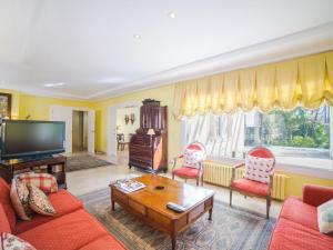TV a/nebo společenská místnost v ubytování Villa Villa Can Mandol by Interhome