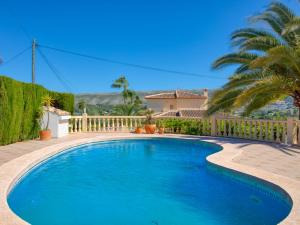 The swimming pool at or close to Villa Villa Meena by Interhome