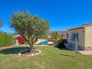 The swimming pool at or close to Villa Villa Meena by Interhome