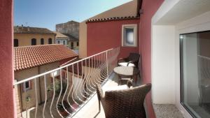 Rõdu või terrass majutusasutuses Smart Suite & Apartments