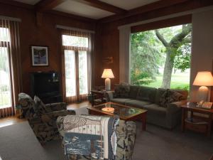 Gallery image of Farrell House Lodge at Sunnybrook Trout Club in Sandusky