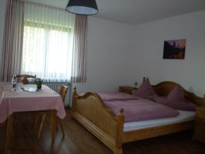 Postel nebo postele na pokoji v ubytování Gästehaus Binder