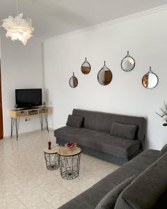 A seating area at Chania Lissosaparments
