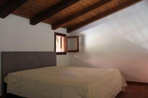 a bedroom with a bed in a room with a window at Appartamento centralissimo in San Teodoro in San Teodoro