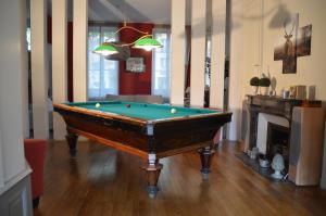 Biliár nebo kulečník v ubytování Chambre d'Hôtes Les Ecuries
