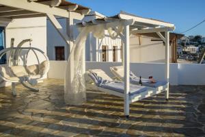 Balkon lub taras w obiekcie The Veranda of Gavrion-Exclusive, Centrally located with Seaview