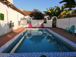 a swimming pool in the backyard of a house at Hostal Viña Malva in Coltauco
