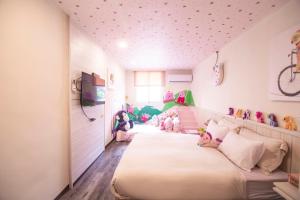 Letto o letti in una camera di Meizhou Hot Spring Hotel溫泉商旅